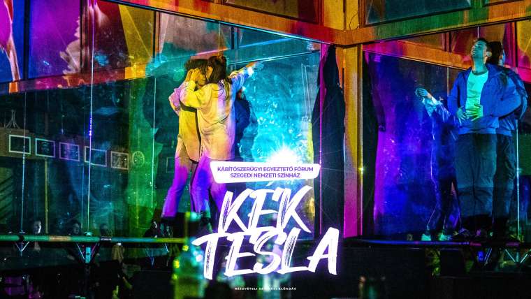 Kék Tesla